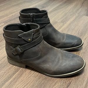 Womens Size 12 Clark’s Ankle Booties